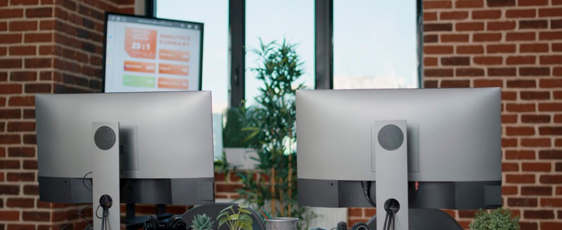 Ultrawide Monitor vs Dual Monitors: Which Setup Is Better in 2026?