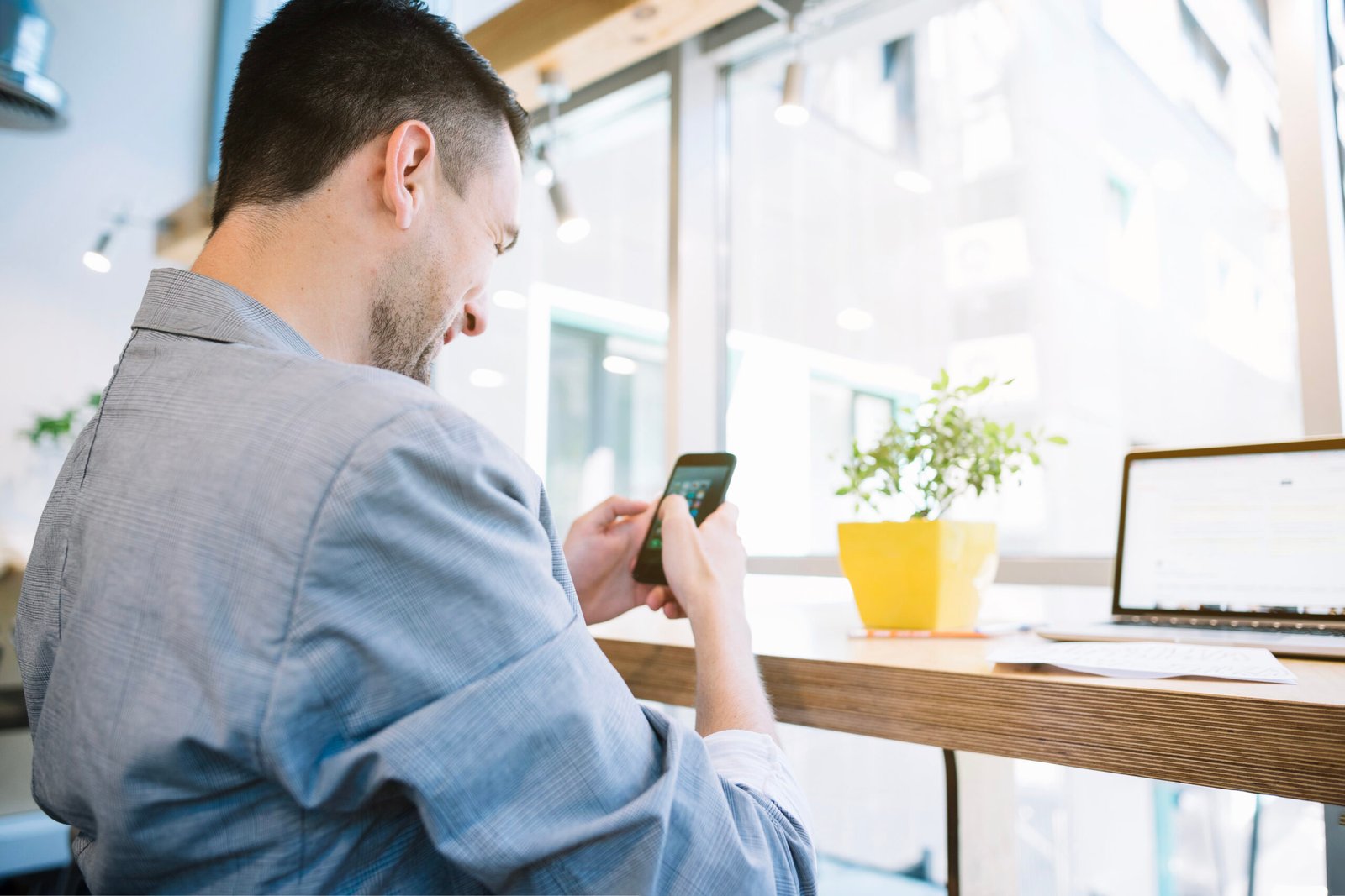 Why You Can’t Focus Working From Home (And How to Fix It)